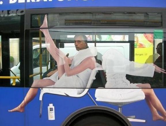 公交车上的丝袜广告