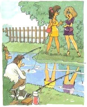 漫画图-钓鱼时通过水中倒影偷看女人