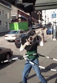 街头杂技表演弹吉它