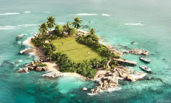 在小岛上修建的网球场