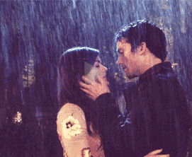 在暴雨中来个激情之吻吧