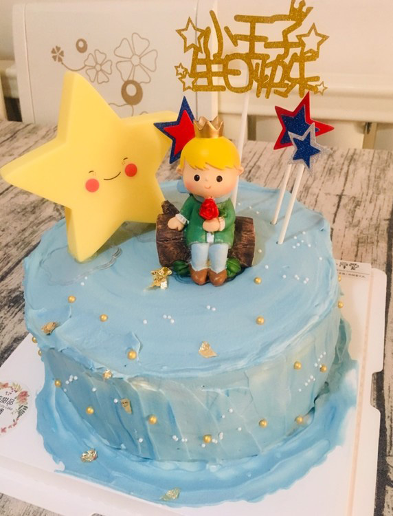 小王子生日快乐的可爱蛋糕