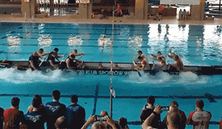 水中划船比赛
